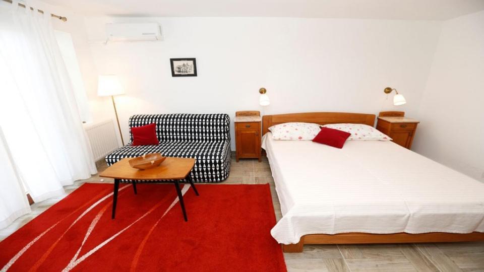 Apartment Vesna With Terrace Башка Экстерьер фото